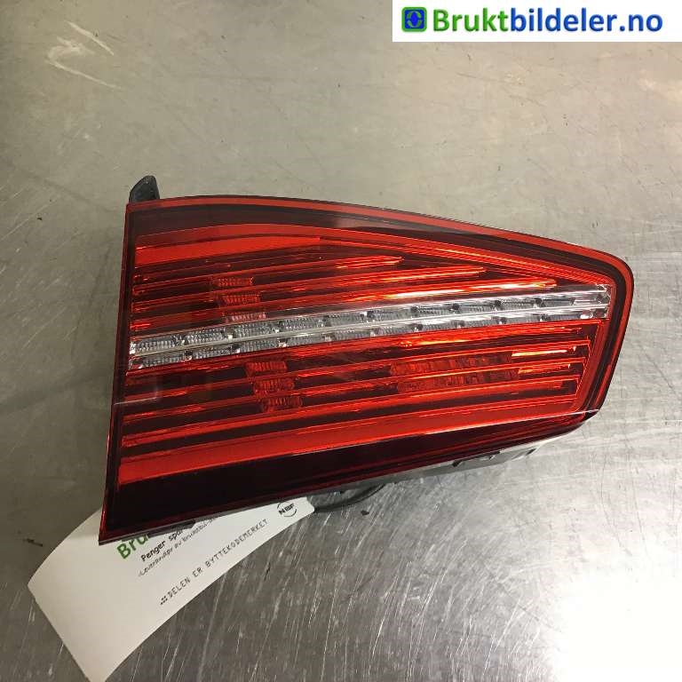 Baklykt høyre indre til VW Passat, 2015-2019 (Fase 1) (B8) (B8) (VOLKSWAGEN|3G9 945 308 E)