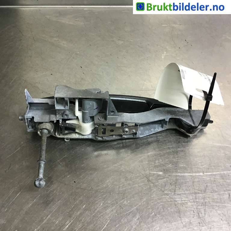 Dørhåndtak utv venstre foran til Peugeot 5008 2010-2017 (Type I)  (PEUGEOT|9109 A7|)