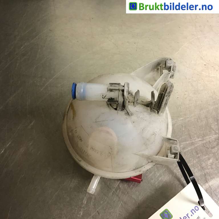 Ekspansjonstank til VW Passat 2015-2019 (Fase 1) (B8) (B8) (VOLKSWAGEN|5Q0 121 407 Q|)
