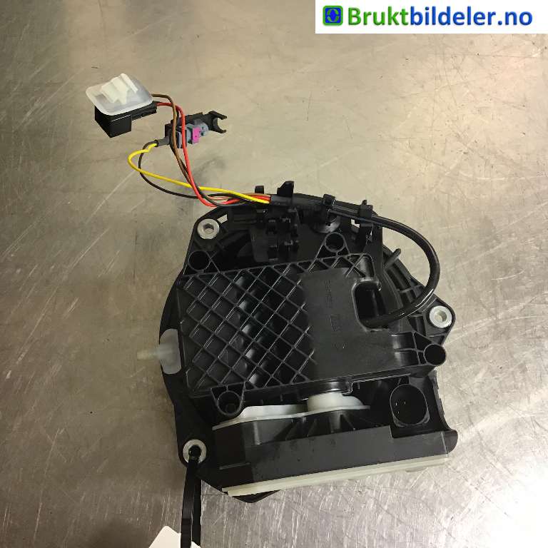 Bakluke/bakdør håndtak til VW e-Golf 2017-2020 (Fase 2)  (VOLKSWAGEN|5G0 827 469 S|01073085002|)