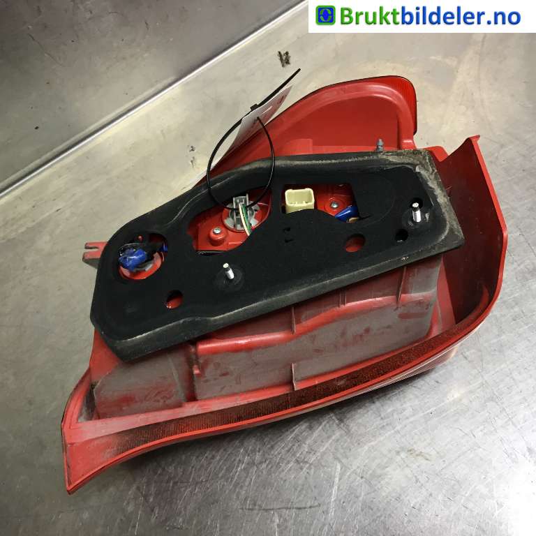 Baklykt høyre til Toyota Urban Cruiser 2009-2014 (TOYOTA|81551-52670|)