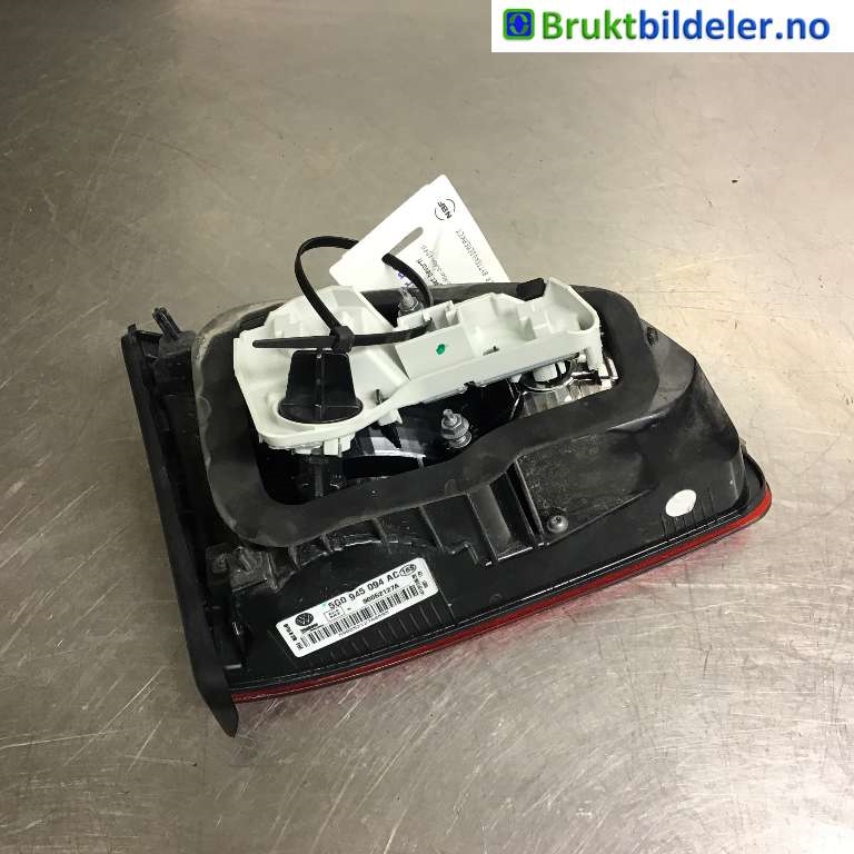 Baklykt høyre indre til VW Golf VII 2012-2017 (Fase 1) (VOLKSWAGEN|5G0 945 094 AC|90052127A|)