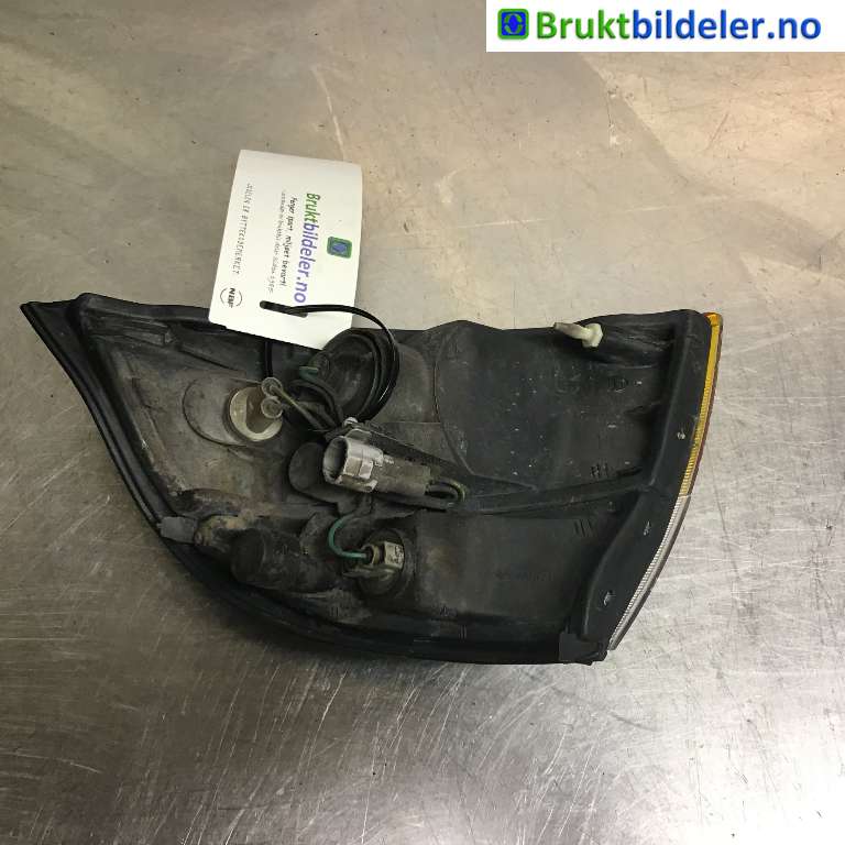Blinklykt høyre til Toyota Hiace 2001-2006 (Fase 2)  (TOYOTA|8151126100|)