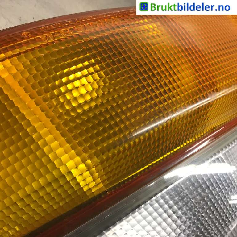 Blinklykt høyre til Toyota Hiace 2001-2006 (Fase 2)  (TOYOTA|8151126100|)