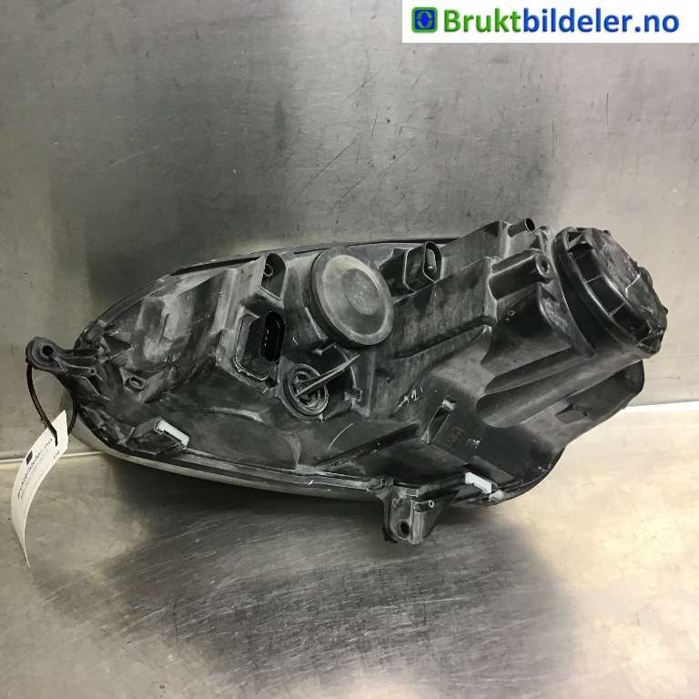 Frontlykt høyre halogen til VW Jetta 2005-2010  (VOLKSWAGEN|1K6 941 006 P|1EG 247 007-10|)