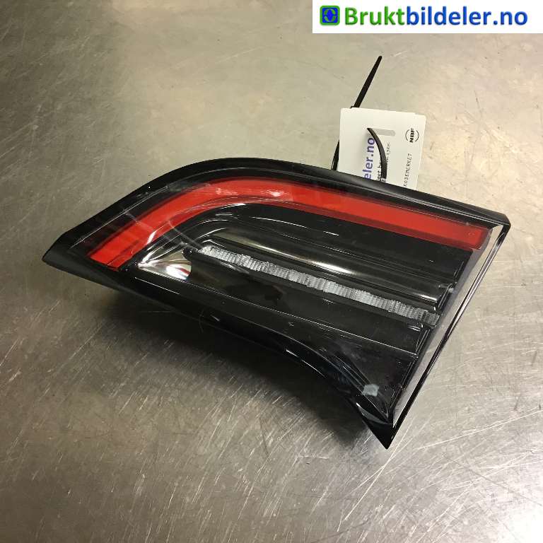Baklykt høyre indre til Tesla Model 3, 2018-2023 (Fase 1)  (TESLA|1077402-00-G)