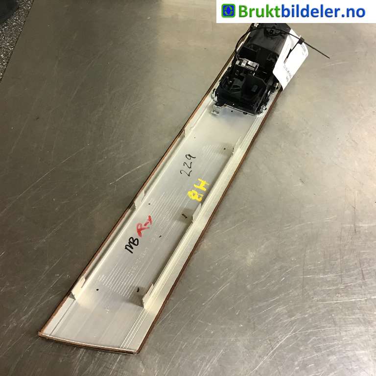 Dørhåndtak inv høyre bak til Land Rover Range Rover Sport 2005-2013 (LAND-ROVER|LR020244||AH2222600BB)