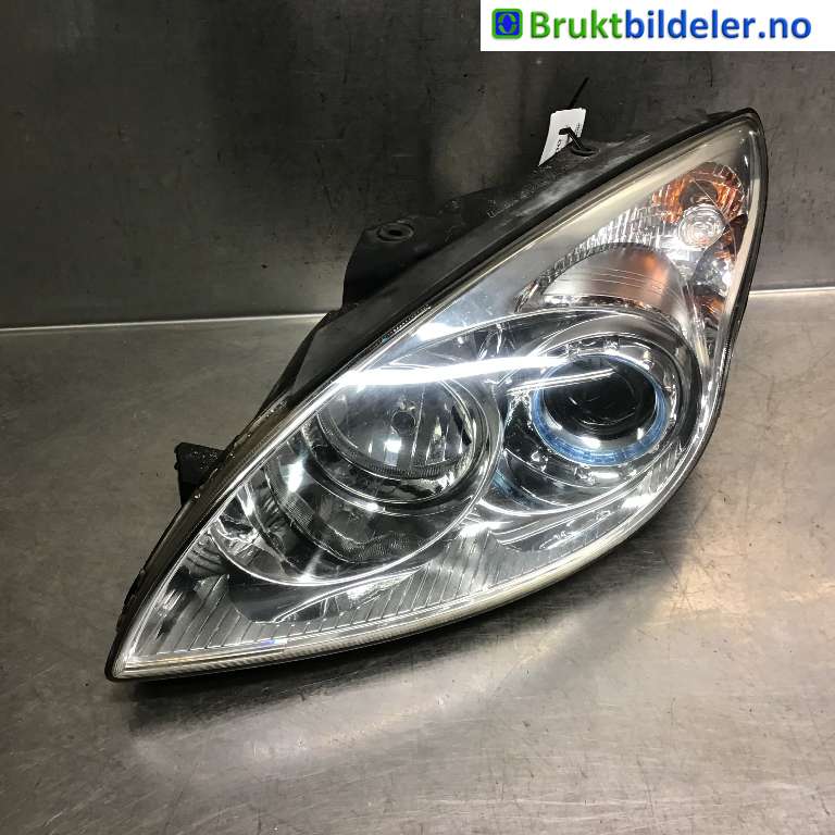 Frontlykt venstre halogen til Hyundai i30, 2007-2012 (Type I)  (HYUNDAI|92101-2L120)