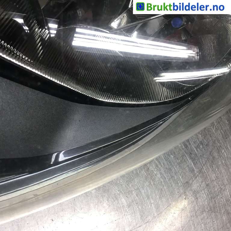 Frontlykt venstre halogen til Ford Focus 2011-2014 (Type III, Fase 1)  (FORD|BM51-13W030-RB|)