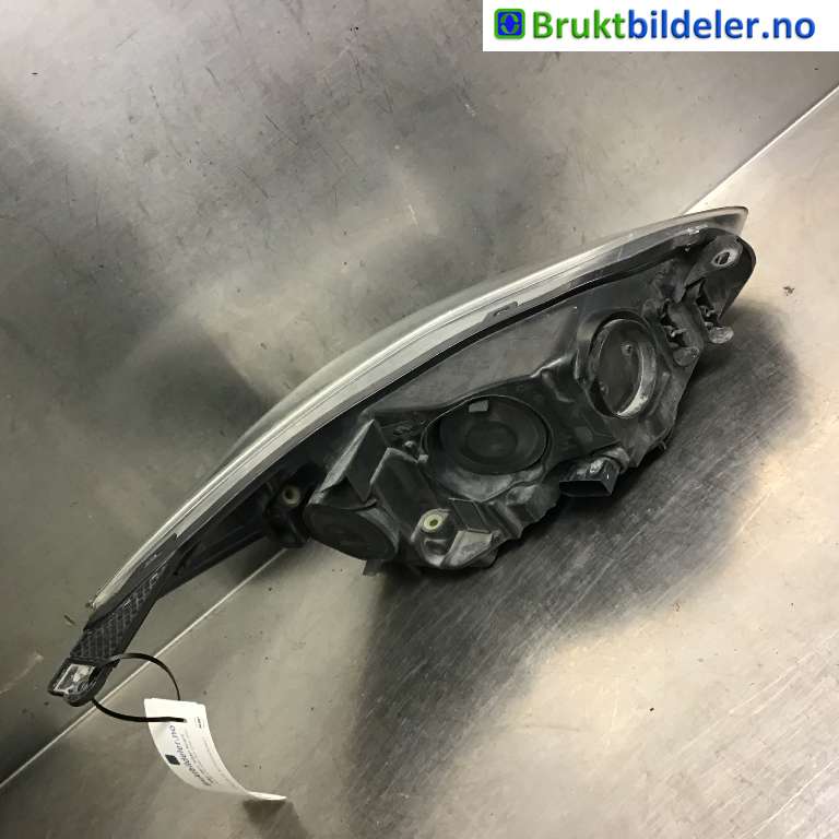 Frontlykt venstre halogen til Ford Focus 2011-2014 (Type III, Fase 1)  (FORD|BM51-13W030-RB|)