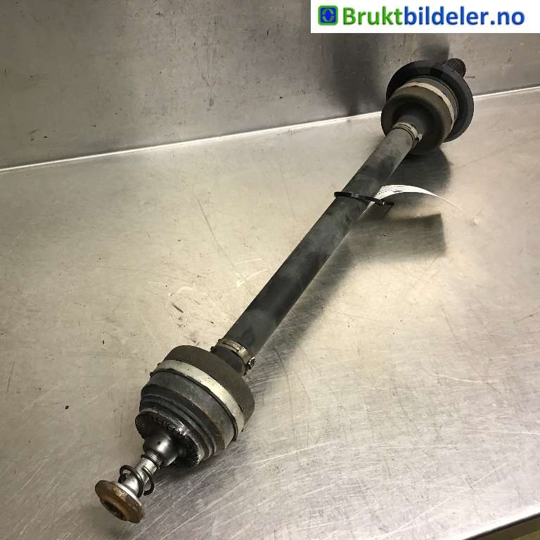 Drivaksel venstre bak til BMW 5-Serie 2017-->> (G30/G31) (G30/G31) (BMW 530E IPERFORMANCE|33 20 8 686 241|)