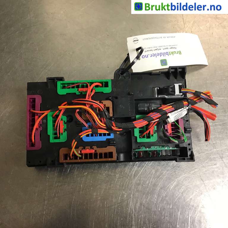 Sikringsboks til BMW 3-Serie 2018-->> (G20) (G20) (BMW|61 14 8 734 160-01|P00166266-AE|)