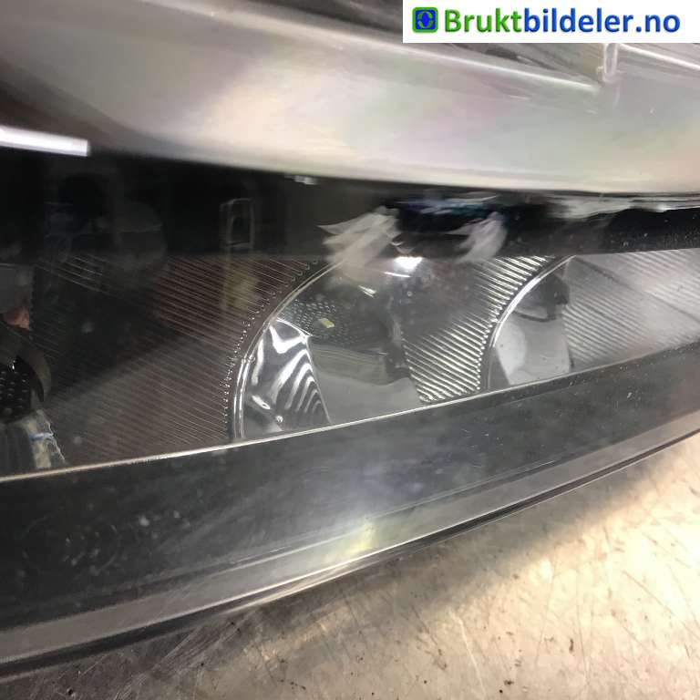 Tåkelykt venstre foran til BMW 3-Serie 2018-->> (G20) (G20) (BMW|63 17 8 089 525|1132.109.0000|)