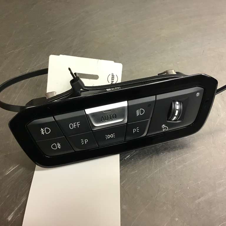 Bryter lys til BMW 3-Serie, 2018-->> (G20) (G20) (BMW|61 31 9 461 142-01)