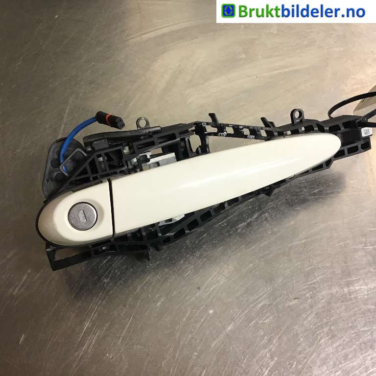 Dørhåndtak utv venstre til BMW 1-Serie, 2011-2015 (Fase 1) (F20/F21) (F20/F21) (BMW|51 21 7 242 569)