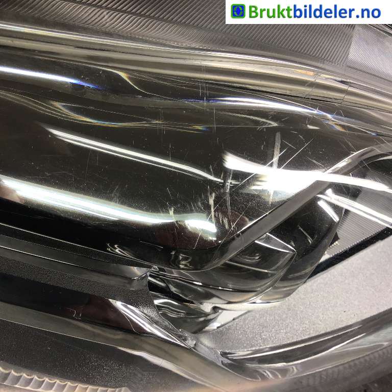 Frontlykt høyre halogen til Ford Fiesta 2013-2017 (Type VI, Fase 2)  (FORD|C1BB-13W029-CC|1090041|)