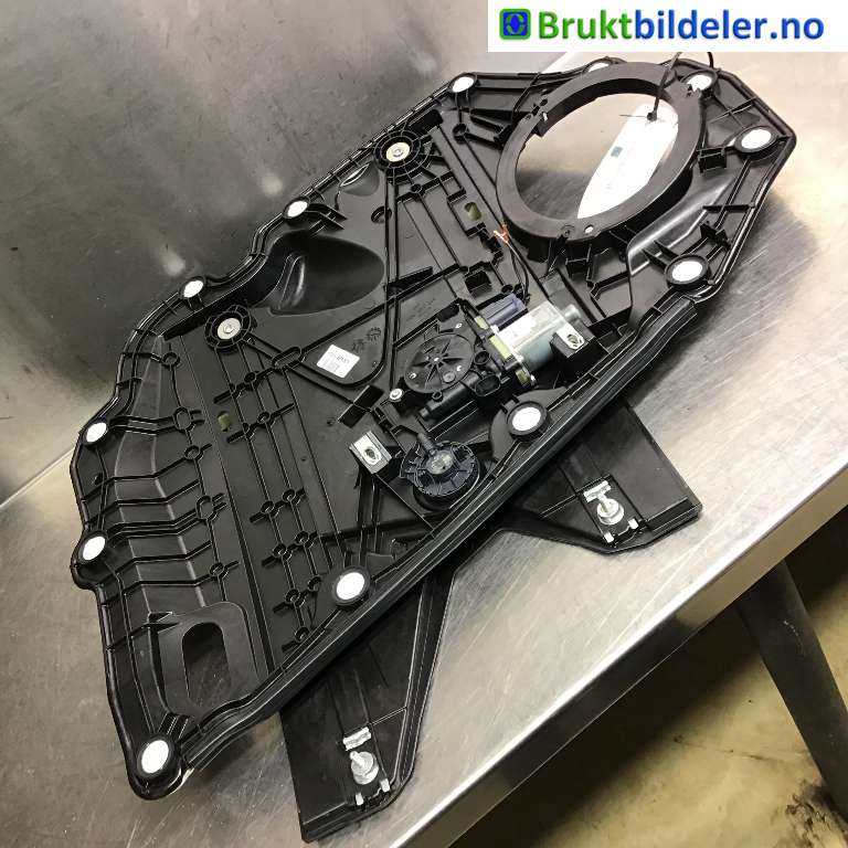 Ruteheis høyre foran til Ford Kuga, 2019-->> (Type III)  (FORD|LV4B-S23200-BB)