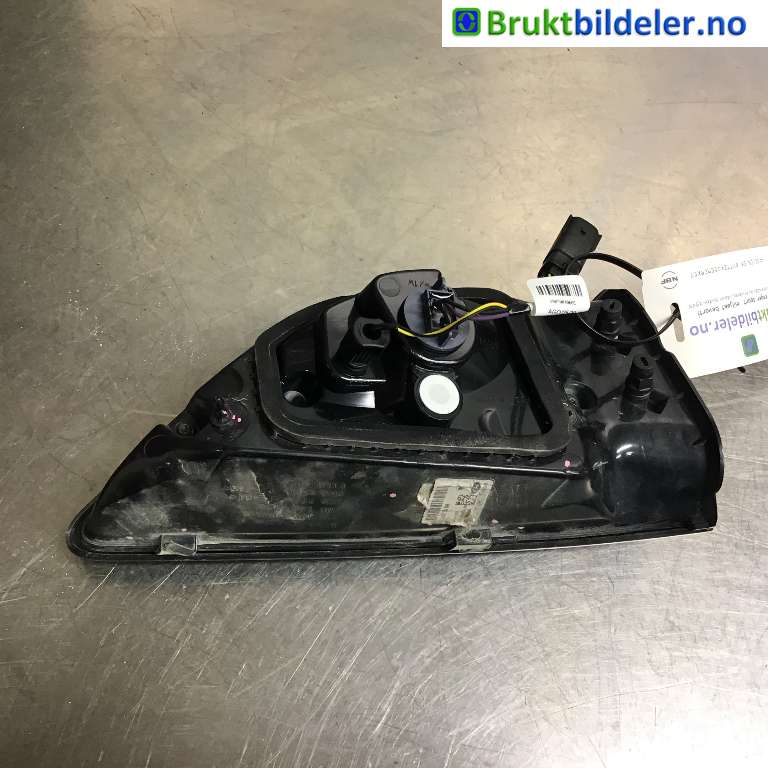 Baklykt høyre indre til Ford Kuga 2019-->> (Type III)  (FORD|LV4B-13A602-AM|CX482 LG|)