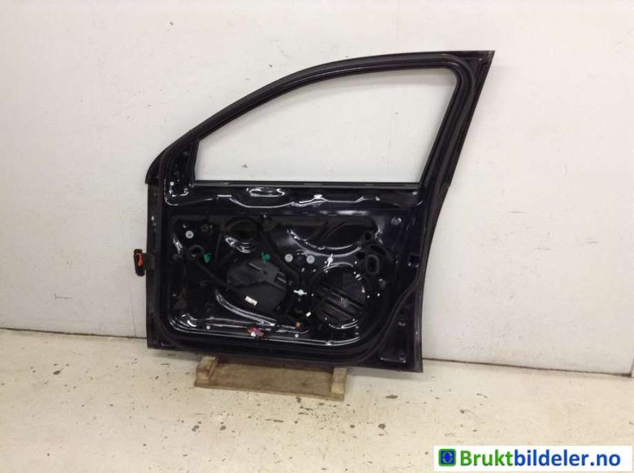 Dør høyre foran til VW Golf V, Combi 2003-2008  (VOLKSWAGEN|1K5 831 302 S||1K5 831 106 F)