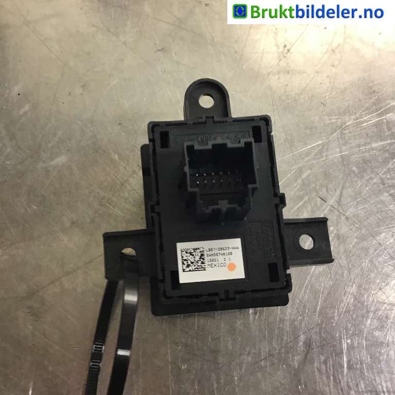Bryter elektrisk håndbrekk/parkbrems til Ford Kuga 2019-->> (Type III)  (FORD|LB5T-2B623-AAW|13221 D1|)