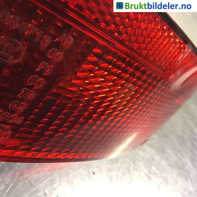 Baklykt fra støtfanger til Ford Kuga 2013-2019  (FORD|CN15-15K273-AD|)