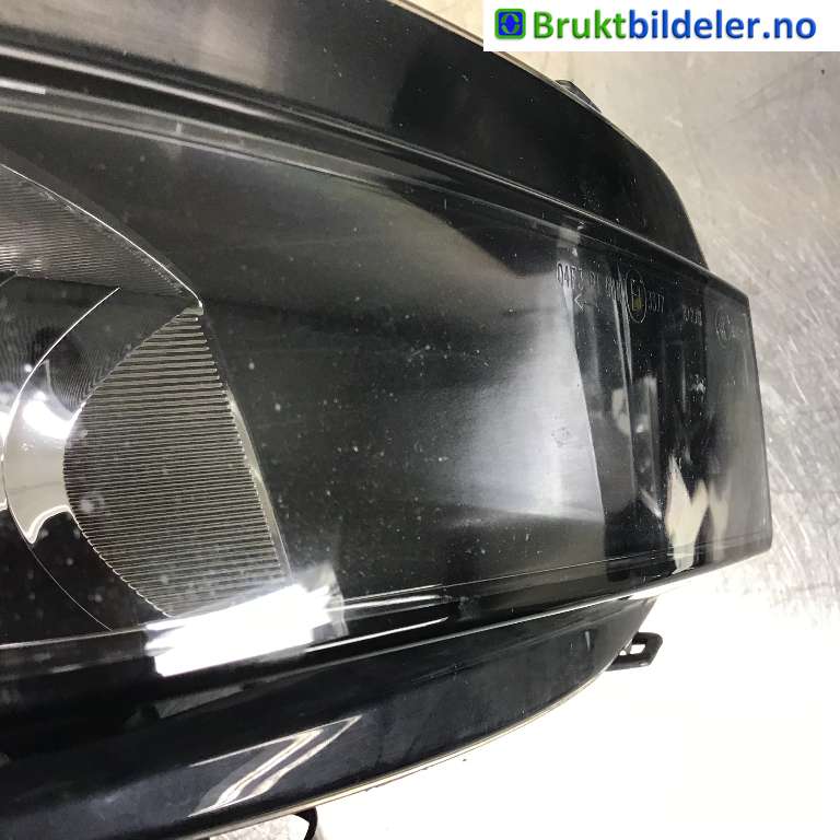 Tåkelykt høyre foran til VW Golf VII 2012-2017 (Fase 1)  (VOLKSWAGEN|5G0 941 662 D|1ND 011 223-06|)