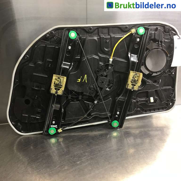 Ruteheis til Volvo V40 2012-2019  (VOLVO|31276215|2984928|)