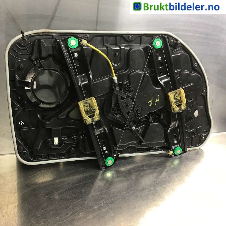 Ruteheis til Volvo V40 2012-2019  (VOLVO|31276216|2984928|)