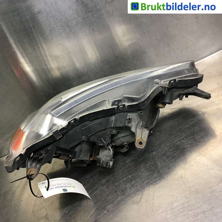 Frontlykt venstre halogen til Mitsubishi Lancer 2008-2017 (MITSUBISHI|8301B259|)