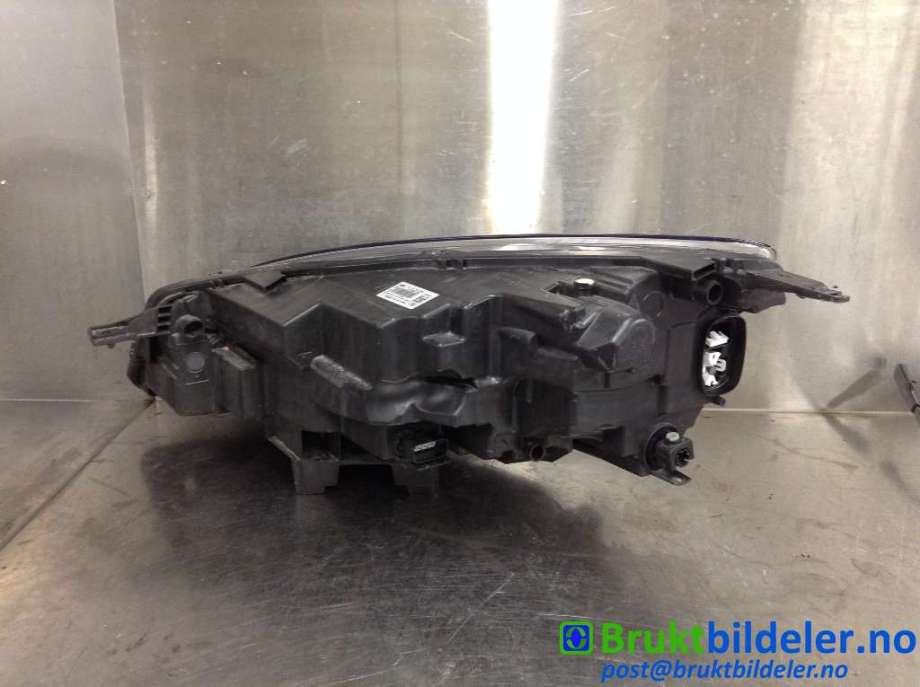 Frontlykt høyre halogen til Ford Kuga 2019-->> (Type III)  (FORD|LV4B-13E016-AH|L90187839|2534690)
