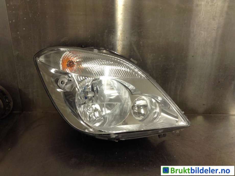 Frontlykt høyre halogen til Mercedes Sprinter, 2013-2018 (Fase 2) (906) (906) (MERCEDES|A 906 820 02 61)