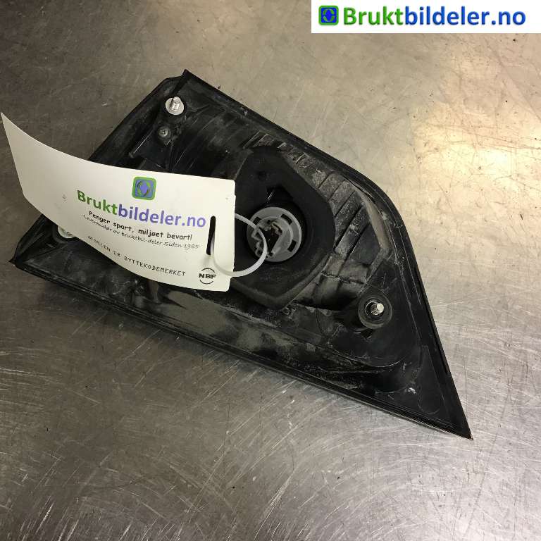 Baklykt venstre indre til Mitsubishi Outlander 2007-2010 (Type II, Fase 1)  (MITSUBISHI|8331A005|)