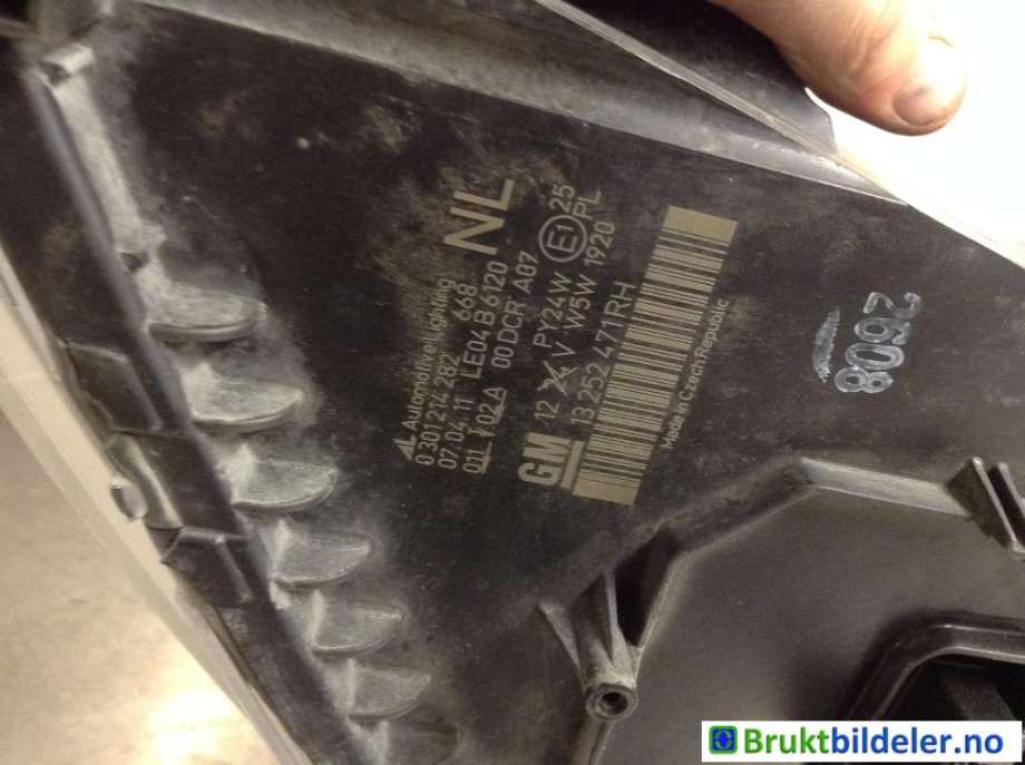 Frontlykt høyre xenon til Opel Zafira B 2005-2011  (OPEL|13252471|0 301 214 282|)