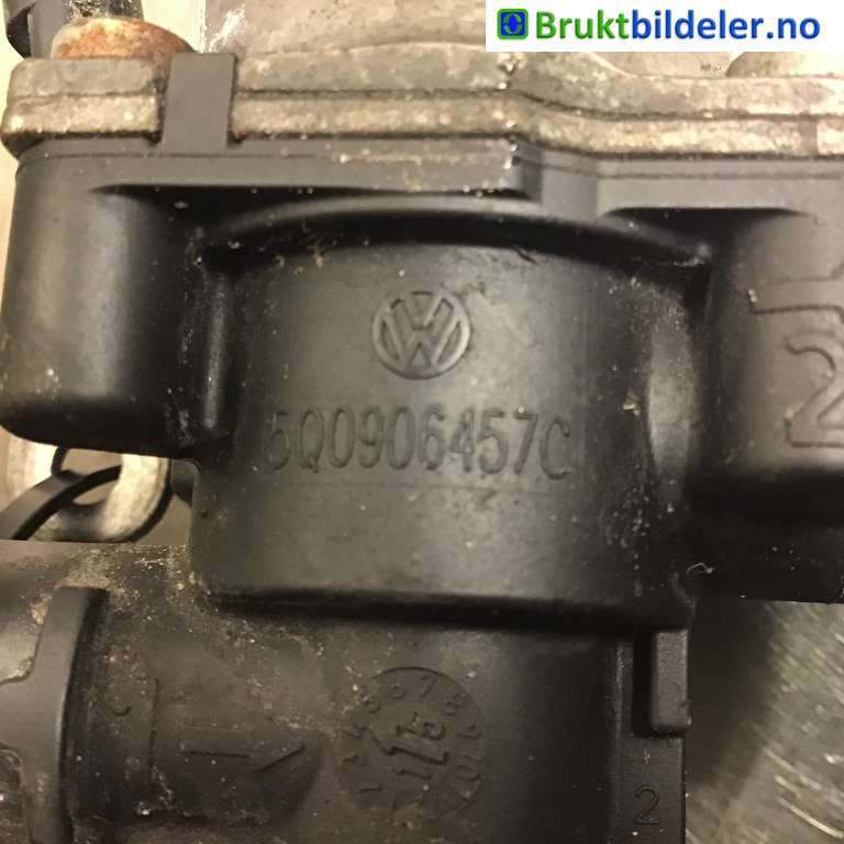 Diverse deler til VW Passat 2015-2019 (Fase 1) (B8) (B8) (VOLKSWAGEN|5Q0 906 457 C|)