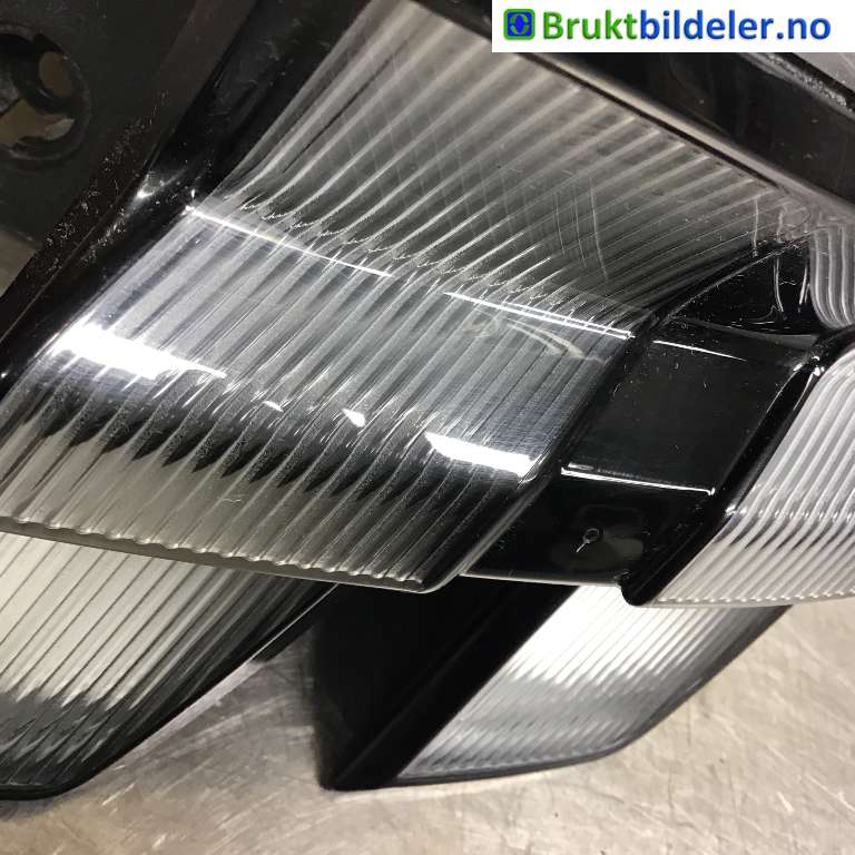 Baklykt høyre til Ford Mustang Mach-e 2020-->> (FORD (US)|LJ8B-13404-AE|010870|)