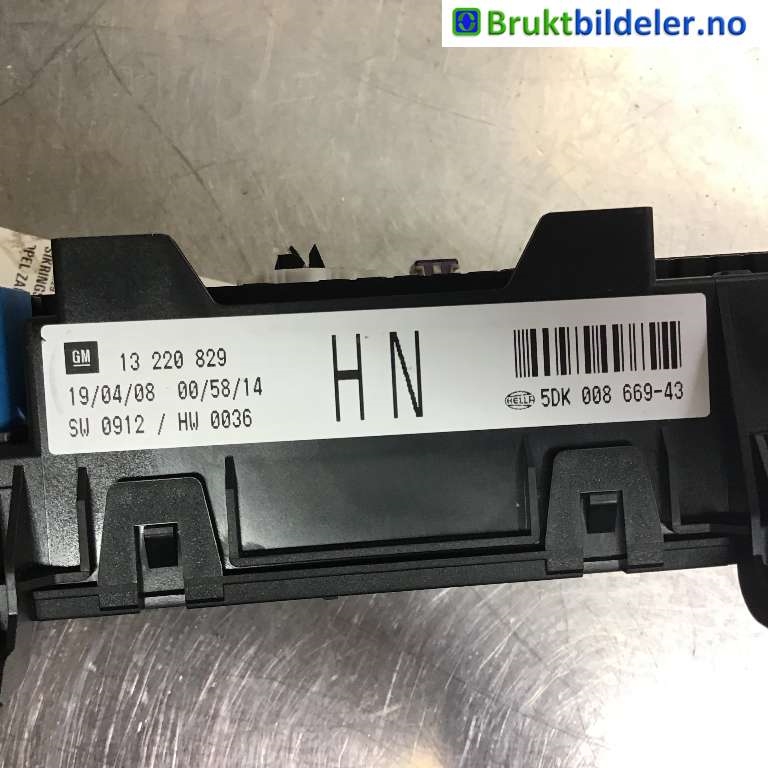 Sikringsboks til Opel Zafira B 2005-2011  (OPEL|13220829|5DK008669-43|)