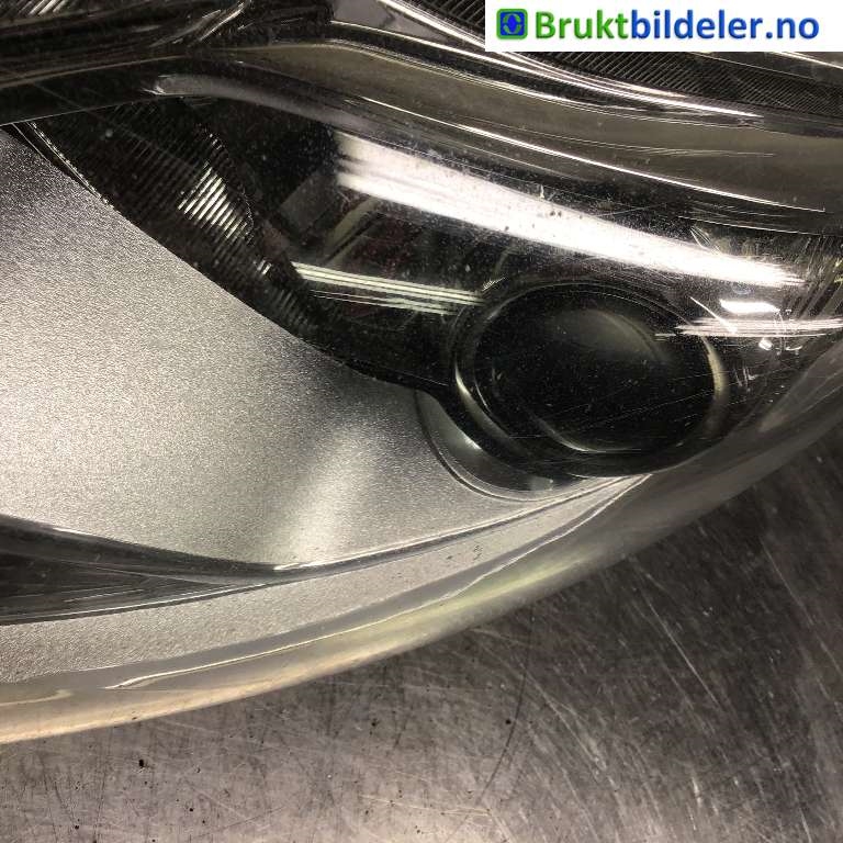 Frontlykt venstre xenon til Ford Focus 2011-2014 (Type III, Fase 1)  (FORD|BM51-13D155-AG|)