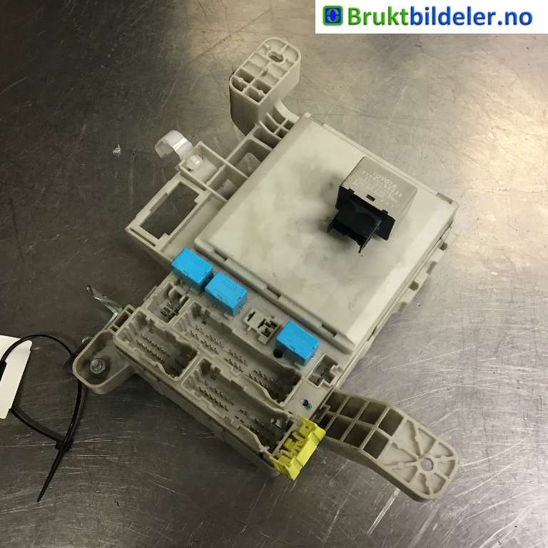 Sikringsboks til Toyota Land Cruiser 120 2002-2009  (TOYOTA||1027 7E23 D)