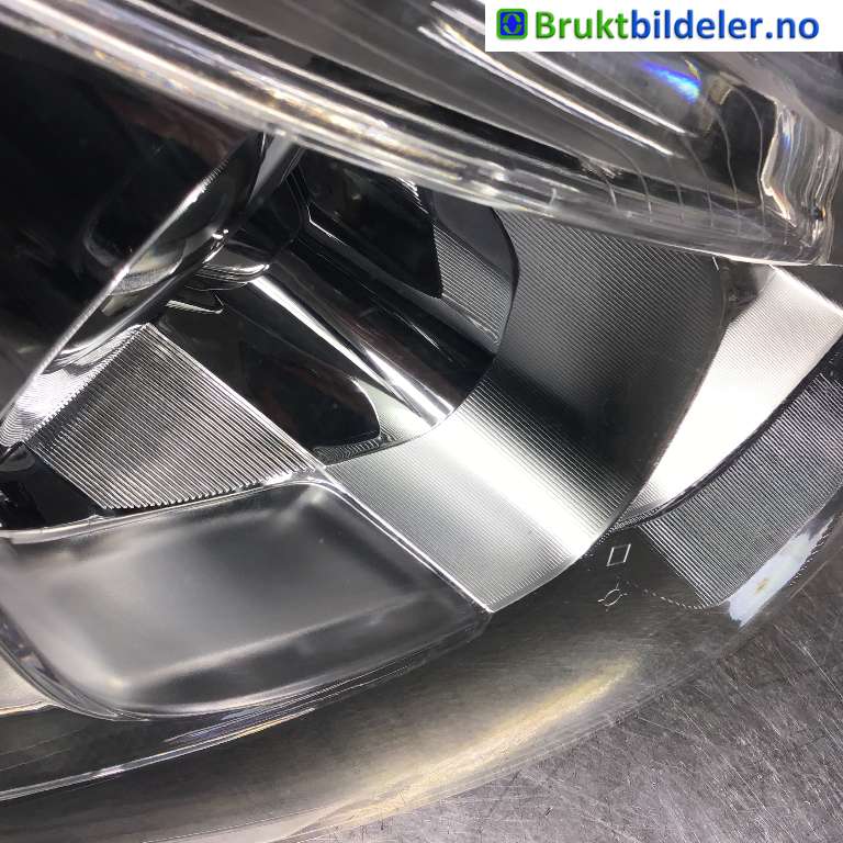 Frontlykt høyre xenon til Mitsubishi Outlander 2015-->> (Type III, Fase 2)  (MITSUBISHI|8301C204|)