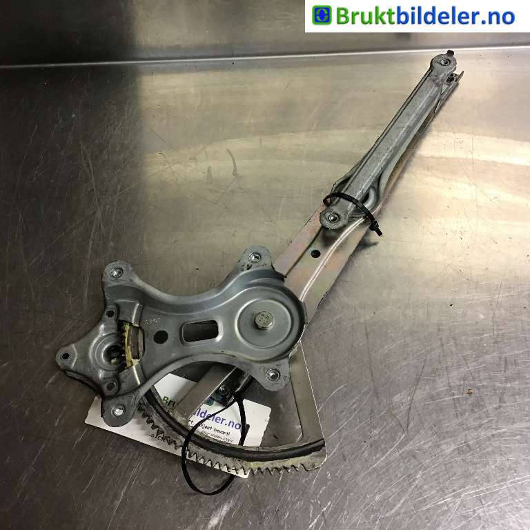 Ruteheis til Mitsubishi L200 2006-2015 (Type IV)  (MITSUBISHI|MN182366|)