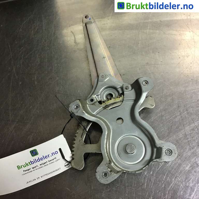 Ruteheis til Mitsubishi L200 2006-2015 (Type IV)  (MITSUBISHI|MN182403|)