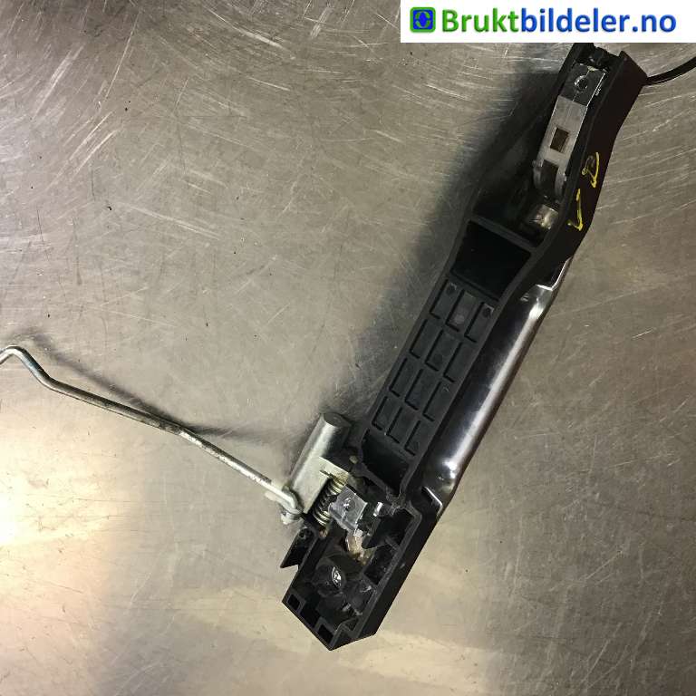 Dørhåndtak utv venstre bak til Mitsubishi L200 2006-2015 (Type IV)  (MITSUBISHI|5716A035|)