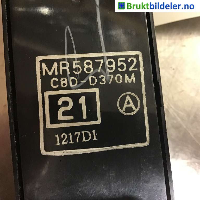 Bryter ruteheis til Mitsubishi L200 2006-2015 (Type IV)  (MITSUBISHI|MR587952|C8D-D370M|)