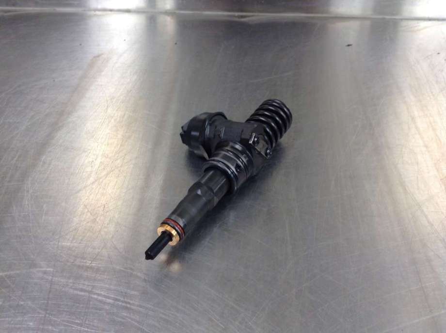 Dyse innsprøyting diesel til VW Golf V, Combi, 2003-2008 (VOLKSWAGEN|038 130 073 AG)