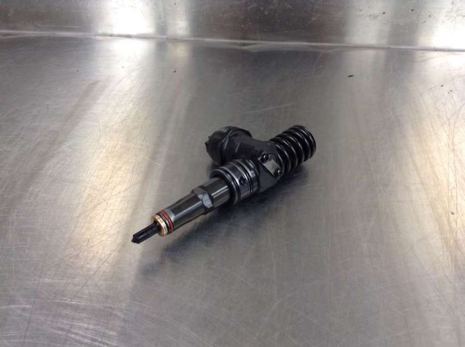 Dyse innsprøyting diesel til VW Golf V, Combi 2003-2008 (VOLKSWAGEN|038 130 073 AG|0 414 720 215|)