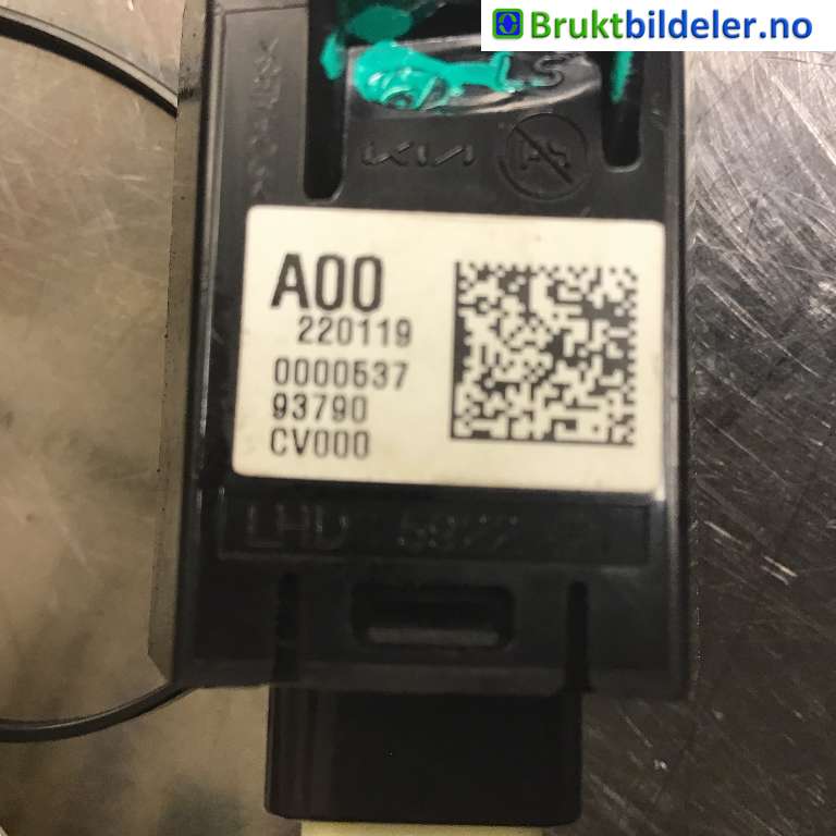 Bryter nødblink til Kia EV6 2021-->>  (KIA|93790CV000|)