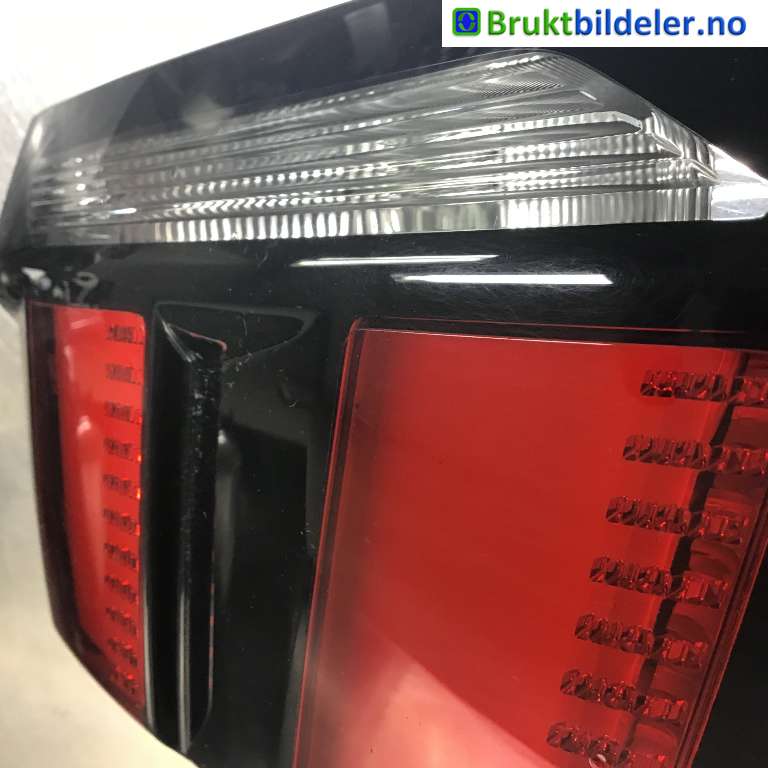 Baklykt høyre indre til Peugeot 5008 2017-->> (Type II)  (PEUGEOT|9811027780|81580201|)