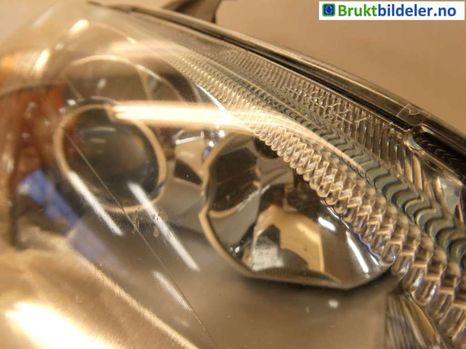 Headlight, Right, Xenon til Ford Focus 2004-2007 (Type II, Fase 1)  (8M51-13005-AD||4M51-13W029-EC)