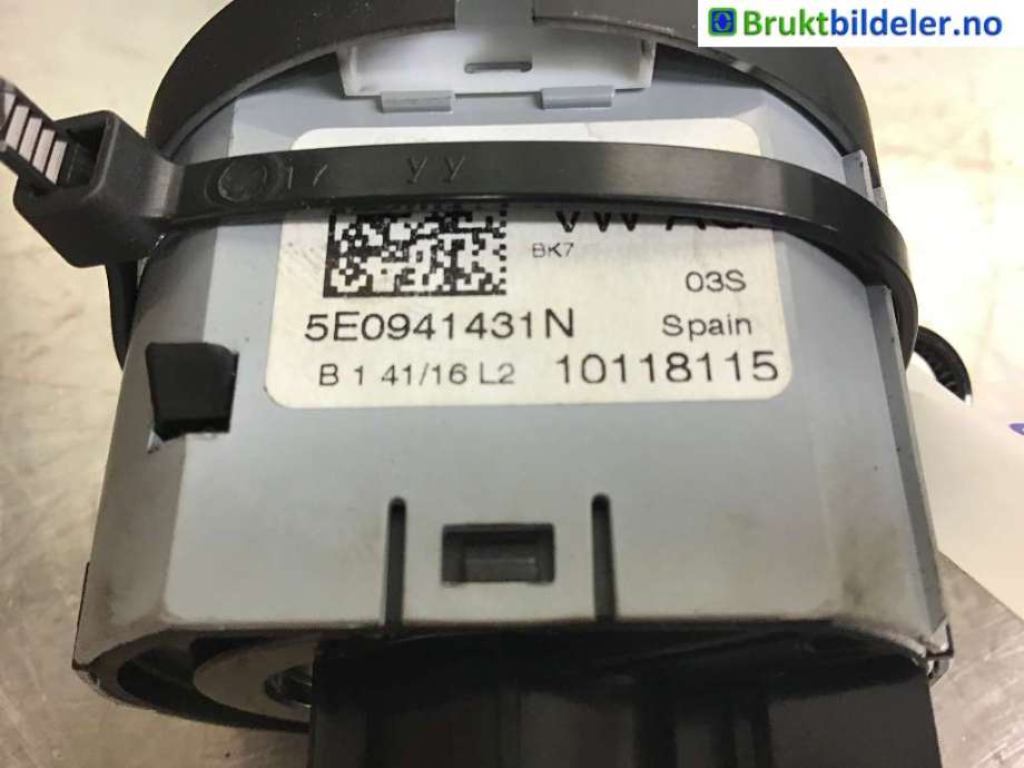 Bryter lys til Škoda Rapid 2012-2019  (SKODA|5E0 941 431 N|10118115|)