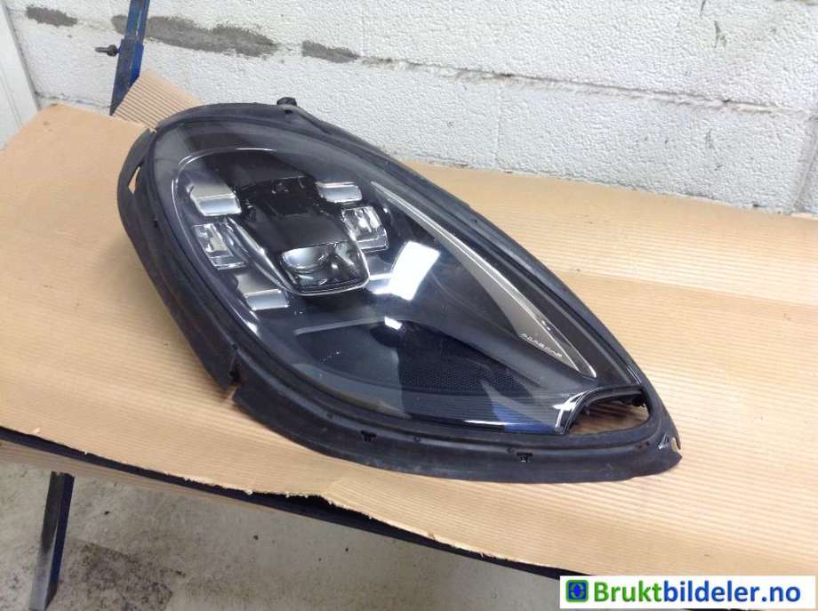 Frontlykt høyre halogen til Porsche Macan, 2014-->> (95B) (95B) (PORSCHE|95B 941 006 F)